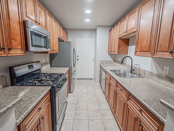 5th image of 13091 Hubbard St Unit 4