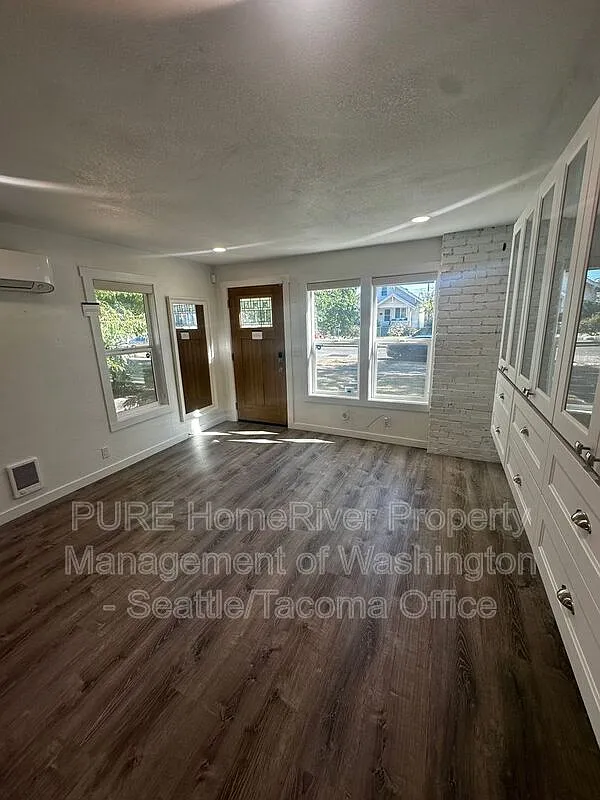 2 bed, 1.0 bath, 750 sqft, $1,900 — Photo 2