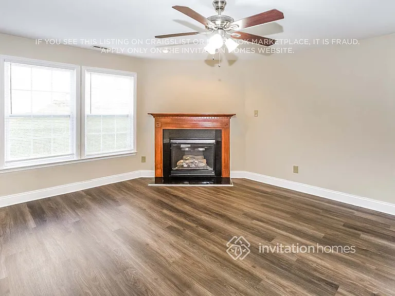 956 Littleton Dr — Photo 5