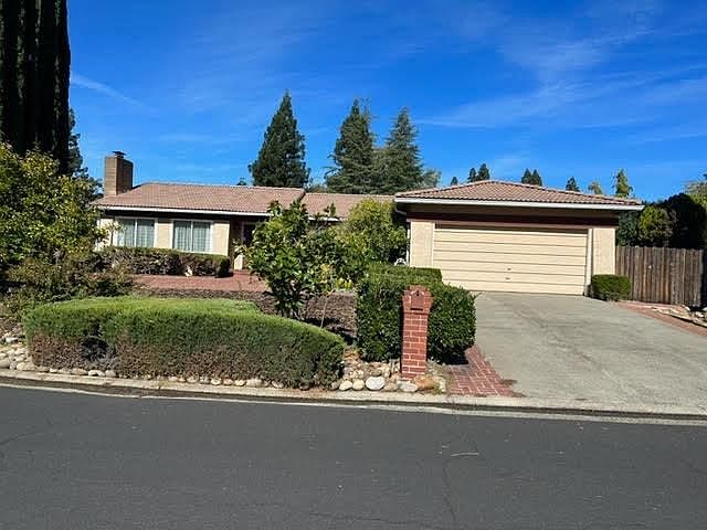 1st image of 107 Coffee Berry Ct