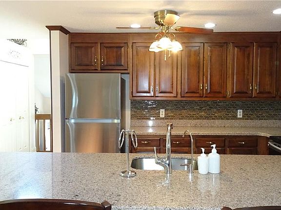 3rd image of 55 Oak Forest Dr #55
