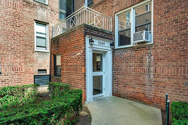 Sold by Douglas Elliman | media 32