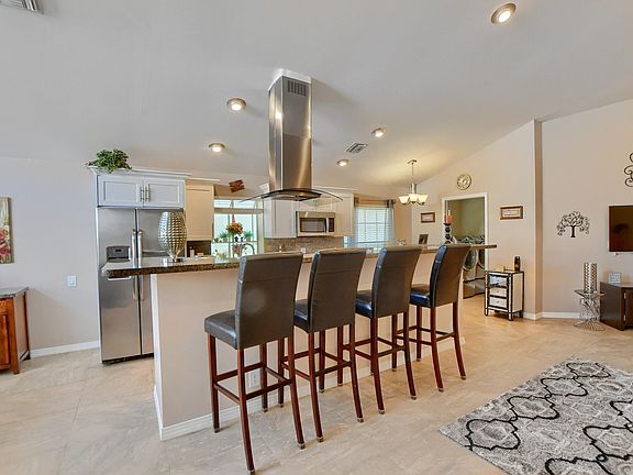4th image of 6016 Bay Isles Dr