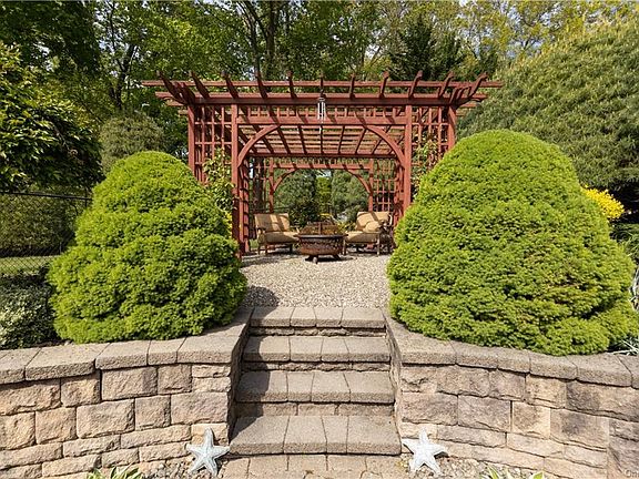 4th image of 4 Candlewood Ct