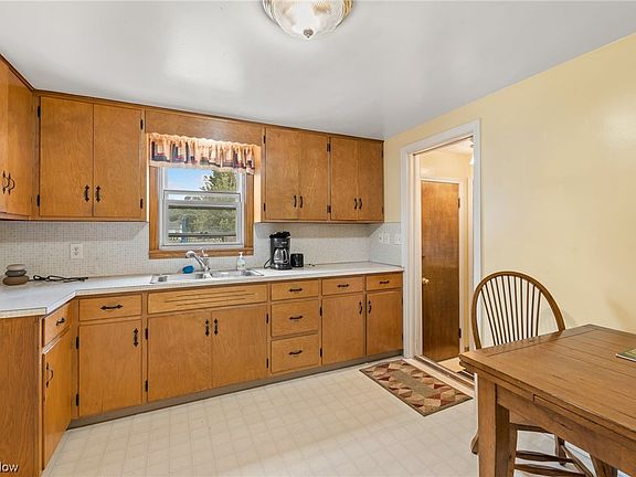 5th image of 163 Jerrol Ct