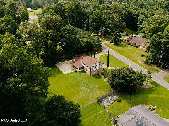 5th image of 7528 Pineridge Dr