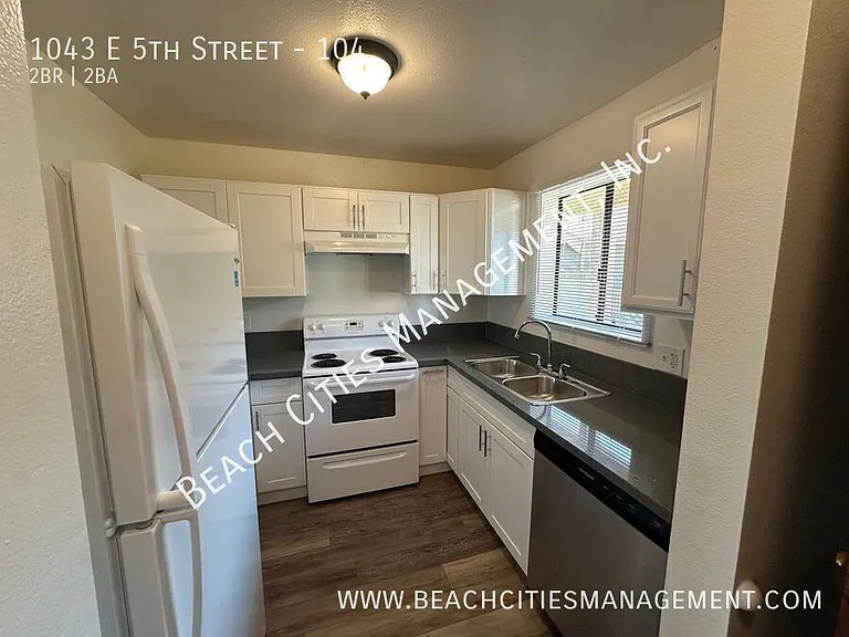 1043 E 5th St #104 — Photo 8