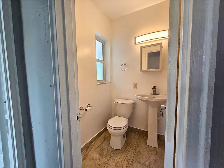 701 NE 16th Ave #26 — Photo 13