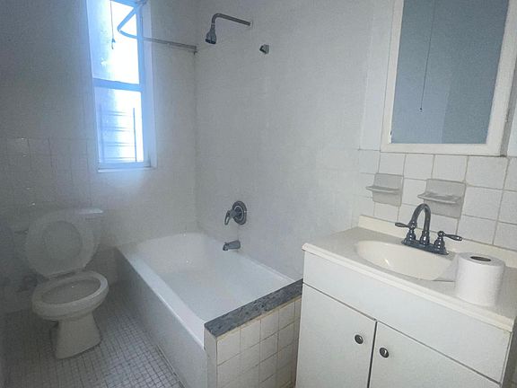 5th image of 1523 Taylor Ave APT 2