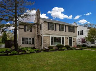 5251 N Santa Monica Blvd, Whitefish Bay, WI 53217