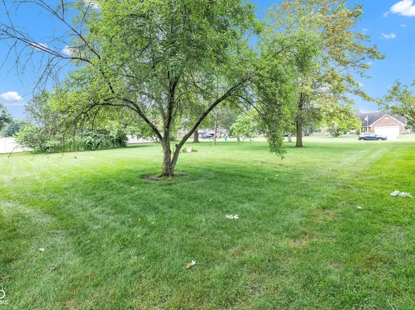 1014 Barry Dr, Lebanon, IN 46052