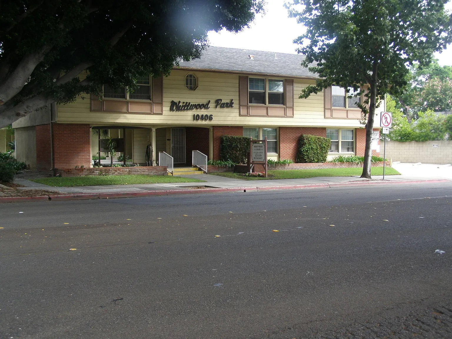 051 - Whittwood Park Apartments — Photo 2