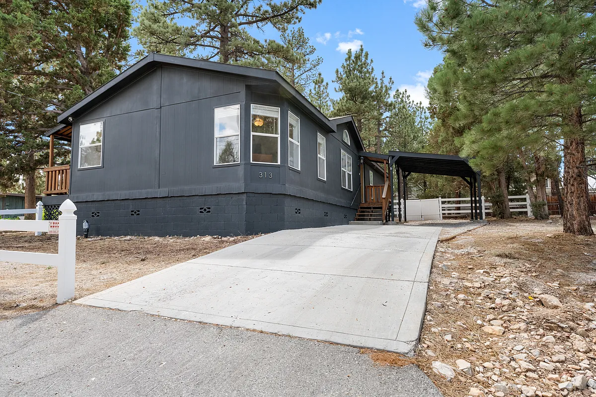 Building Photo - 313 Brewer Way