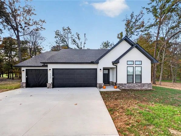 9230 Pleasant Valley Rd, Gentry, AR 72734