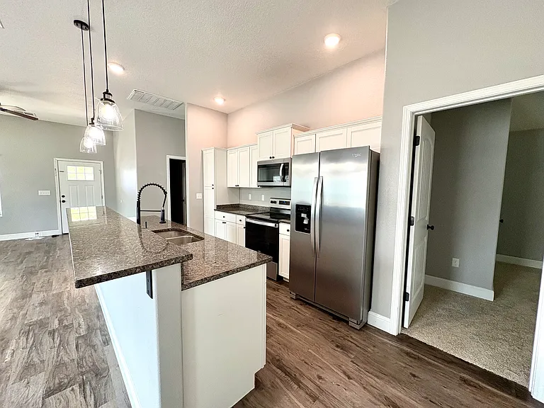 901 N Hall St — Photo 5