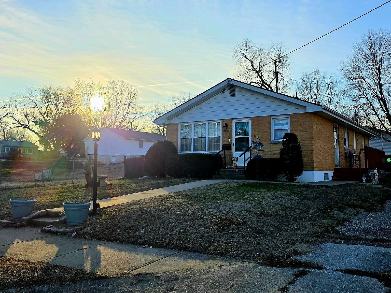 1620 Cedar St, Quincy, IL 62301 | Zillow