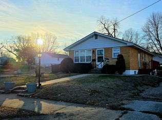 1620 Cedar St, Quincy, IL 62301