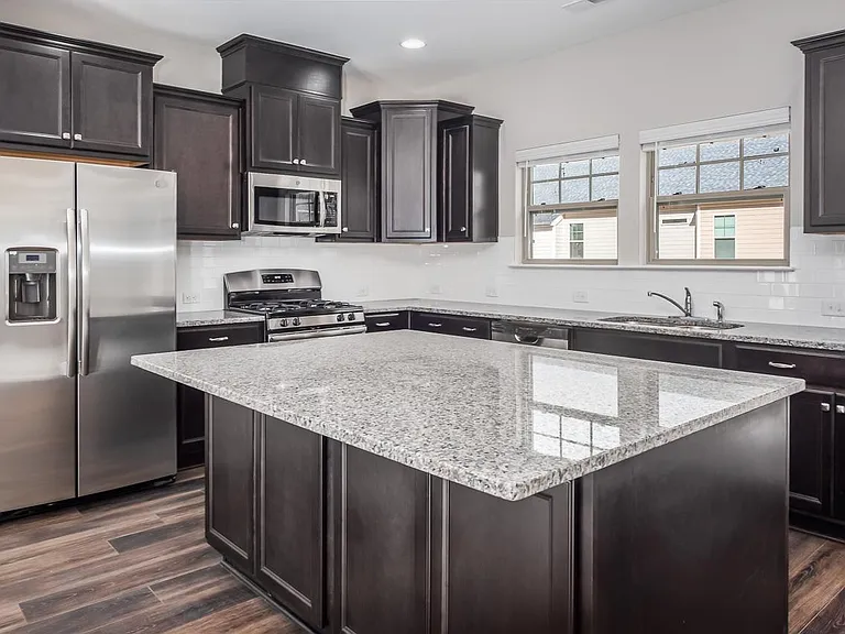 1010 Larabee Ln — Photo 8