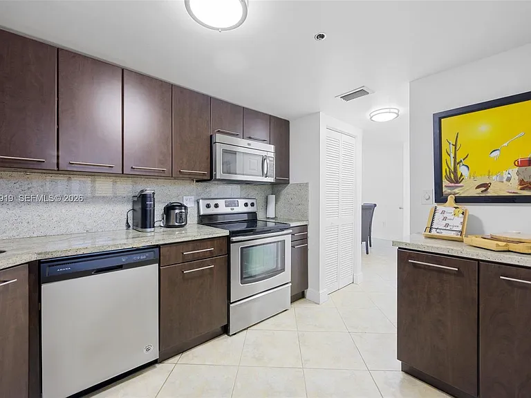 8888 Collins Ave #105 — Photo 28