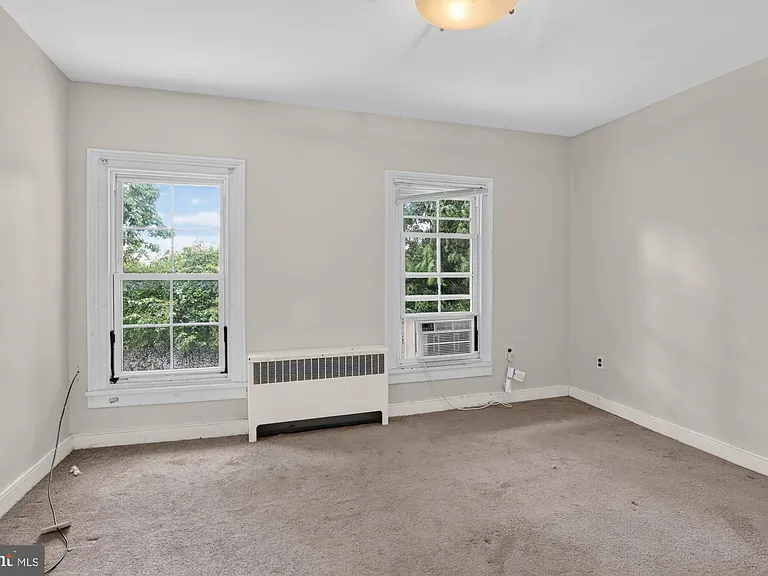 350 Green Ln #2R — Photo 6