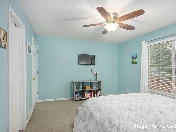 3rd image of 836 Summer Creek Ct SE