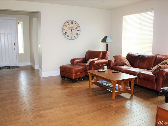3rd image of 4946 Orcas Pl NE
