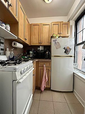5th image of 310 E 55th St #3BB
