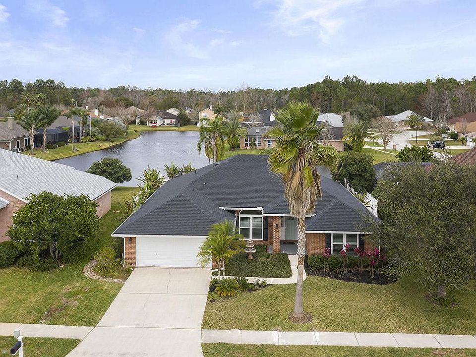 1st image of 204 Carolina Jasmine Ln