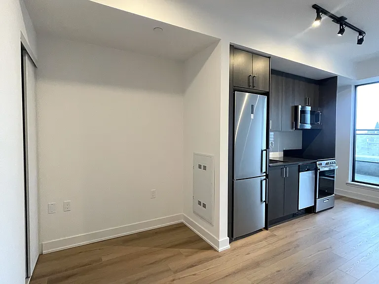 758 Dovercourt Rd #506 — Photo 5