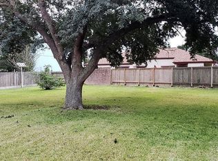 3615 Vineyard Dr, Houston, TX 77082