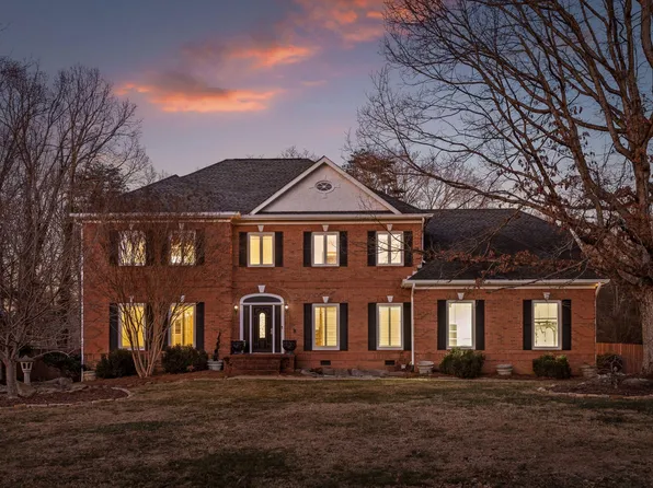 3 Northfield Rd, Signal Mountain, TN 37377