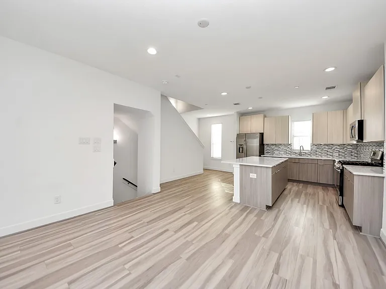 18716 Centro Main St #B — Photo 14