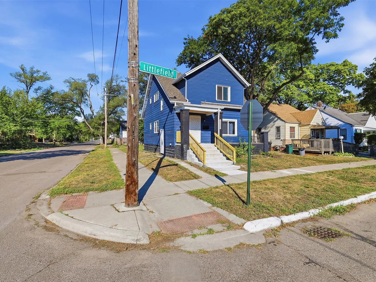 2 bed, 1.0 bath, 700 sqft, $1,000 — Photo 3