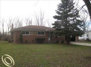26194 Ballard St, Harrison Township, MI