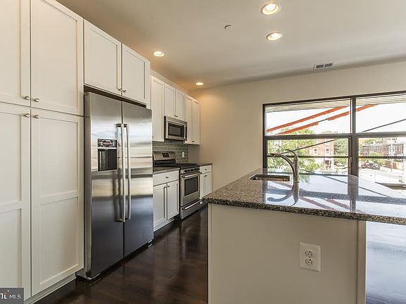 3rd image of 600 S 24th St Unit 210
