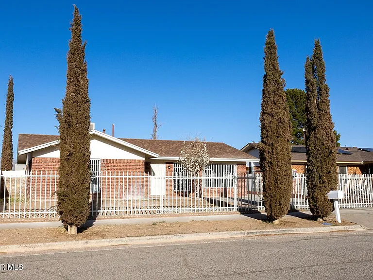 10733 Tourmaline St — Photo 2