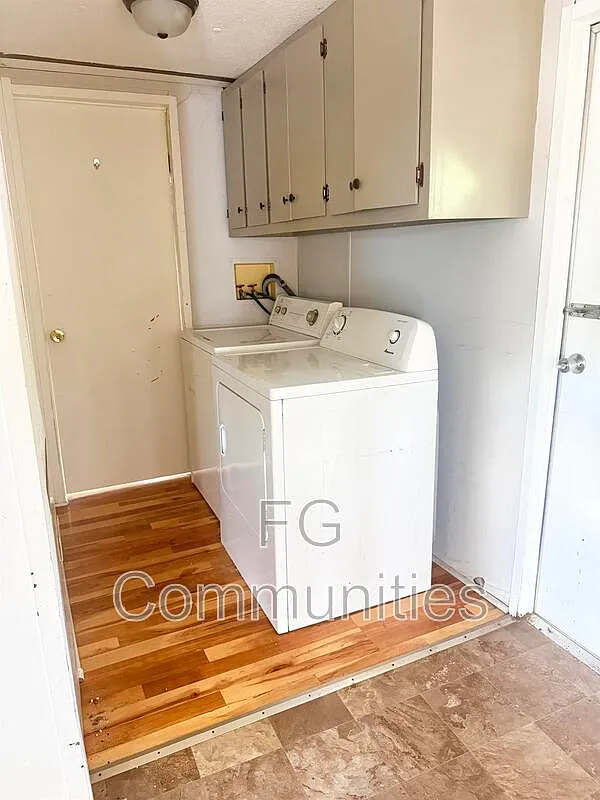2 bed, 1.0 bath, $995 — Photo 4
