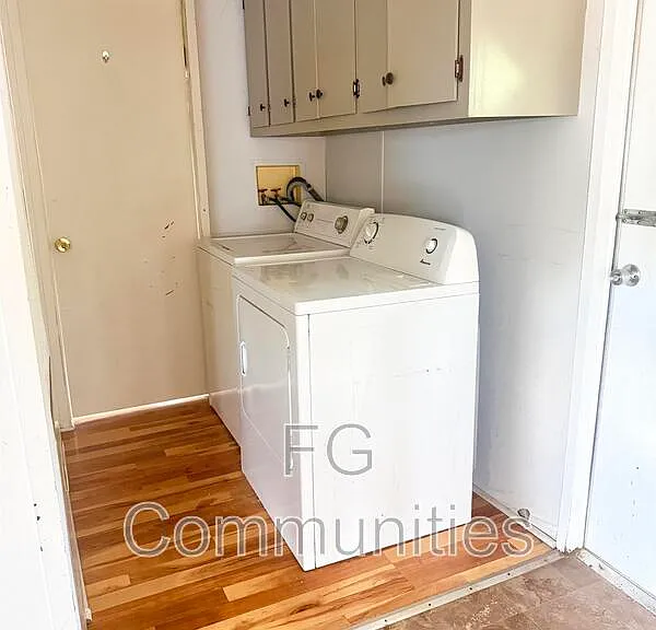 100 2nd Ave SE #F — Photo 4