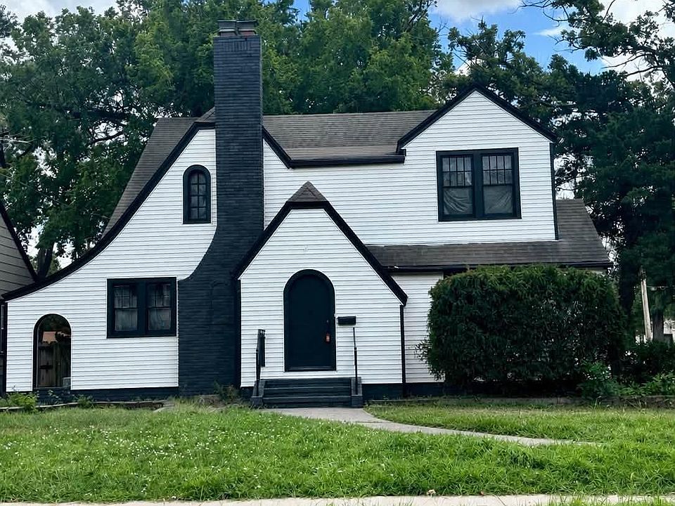 1st image of 701 E 4th St