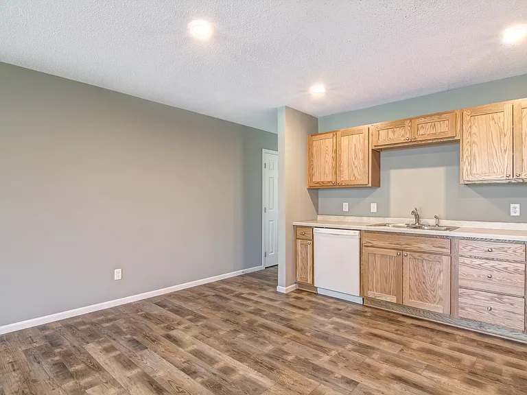 1657 Gunston Dr #B — Photo 8