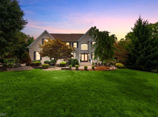 16 Ridge Rd, Green Brook, NJ 08812