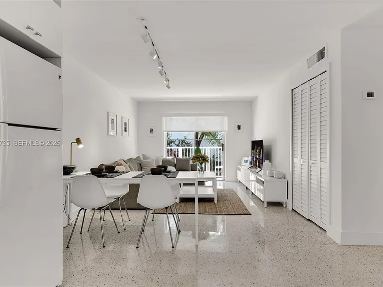 836 SW 1st St #102 — Photo 7