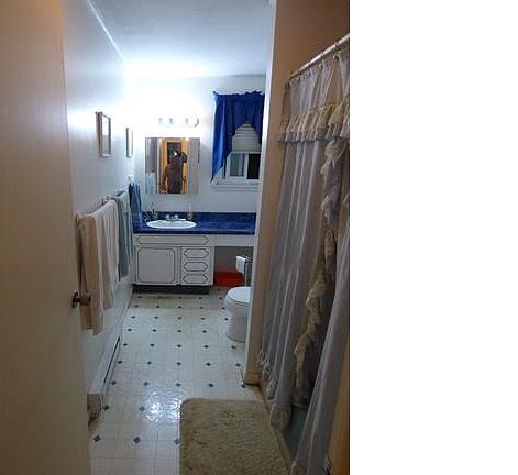 Main Bathroom 2nd level