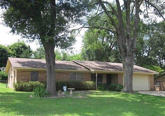 1st image of 305 S Pecan St