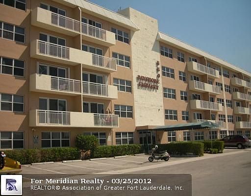 1st image of 550 Bayshore Dr APT 301