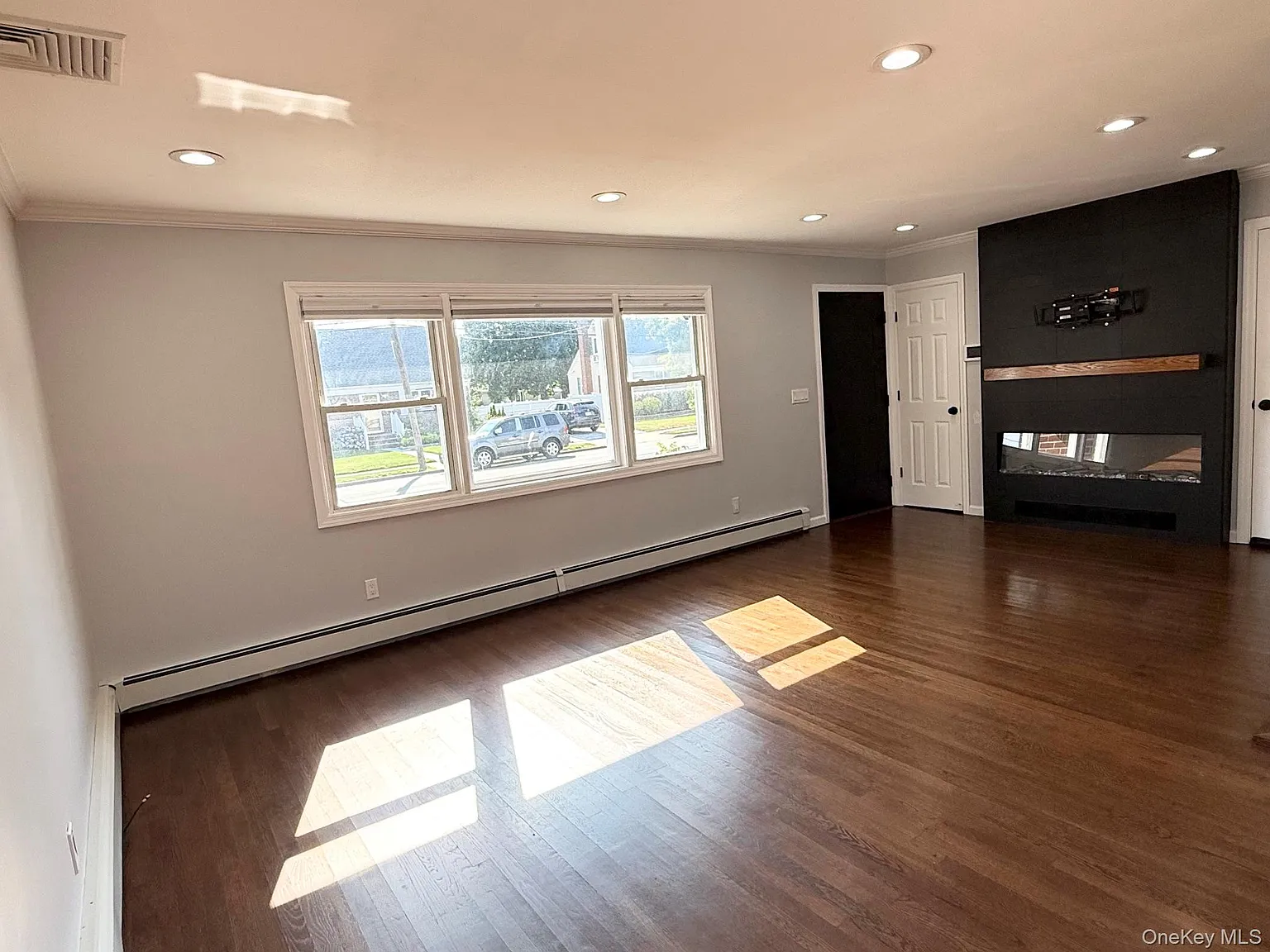 3 bed, 1.0 bath, 1120 sqft, $4,200 — Photo 3