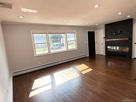 3rd image of 15 W Walnut St