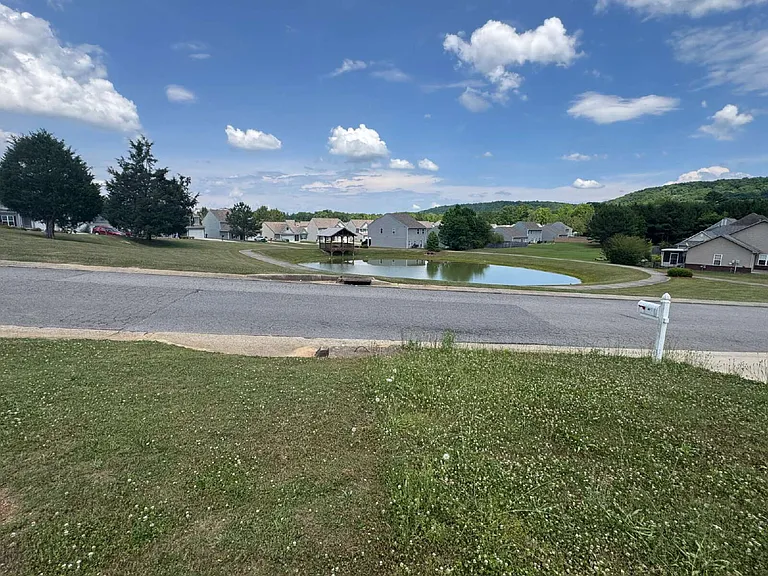 85 Smith Glen Dr — Photo 15
