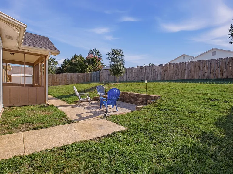 3942 Ashmore Dr — Photo 20
