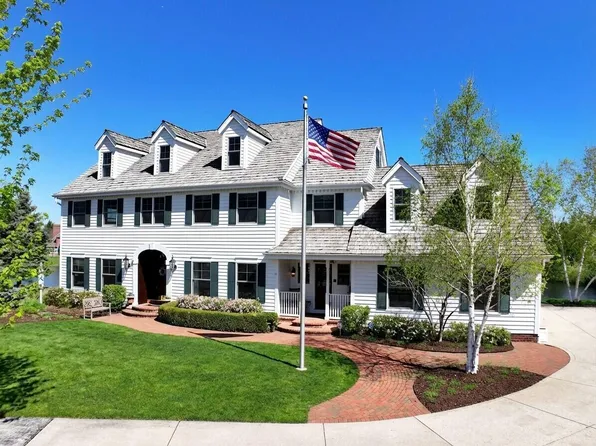 214 East Beechwood COURT, Mequon, WI 53092